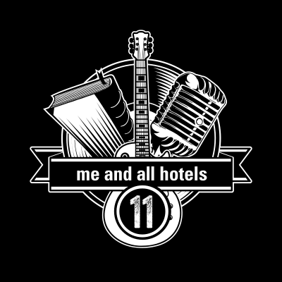 Schwarz-weiß-Zeichnung: Ein Badge für Events der me and all hotels